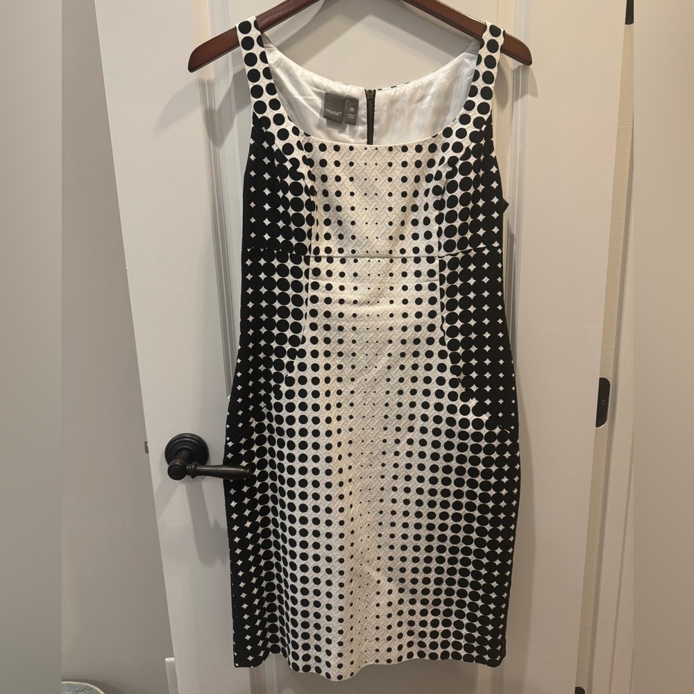Muse Women’s Black & White Sleeveless Dress
